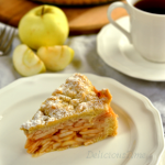 Szarlotka z papierówek [lub innych jabłek]